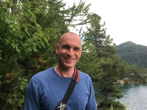 Andreas Stahel leitet einen Obertongesang-Workshop